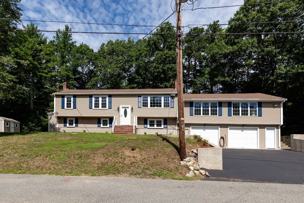 Photo of 34 Surrey Dr, Plymouth, MA