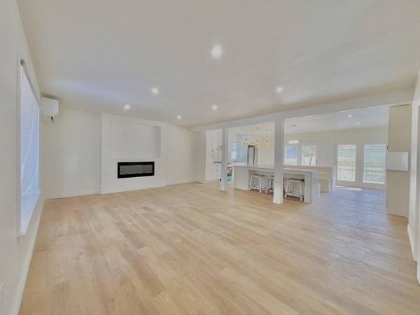 31 Carleton St