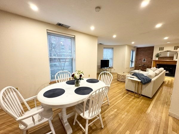 96 Gainsborough Street 103W
