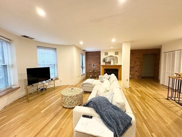 96 Gainsborough Street 103W