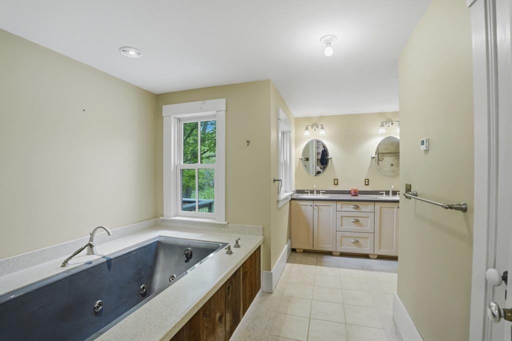 26 Main St, Hubbardston, MA Photo #22