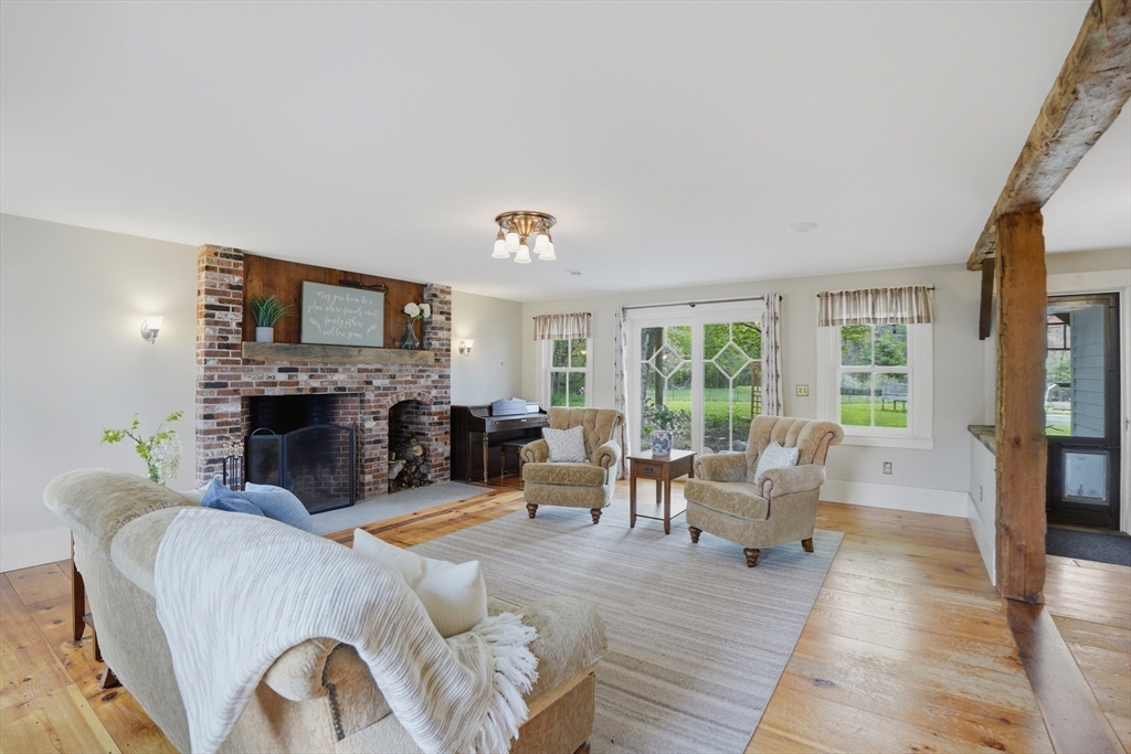 26 Main St, Hubbardston, MA Photo #8
