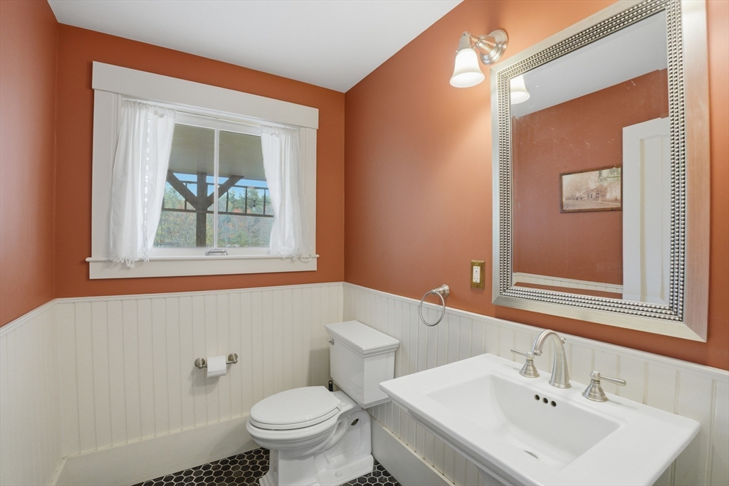 26 Main St, Hubbardston, MA Photo #12