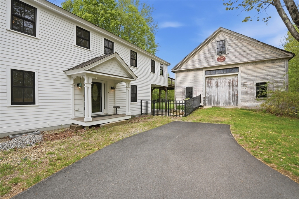 26 Main St, Hubbardston, MA Photo #2