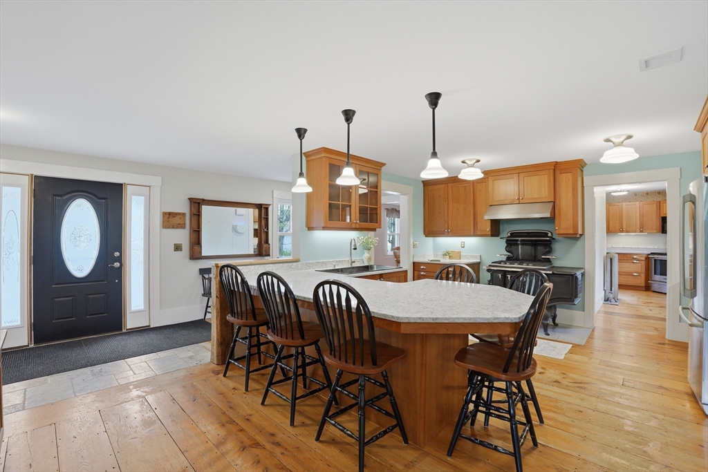 26 Main St, Hubbardston, MA Photo #4