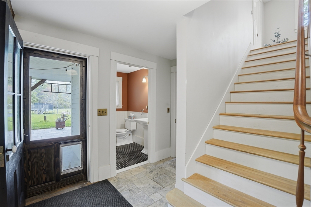 26 Main St, Hubbardston, MA Photo #14