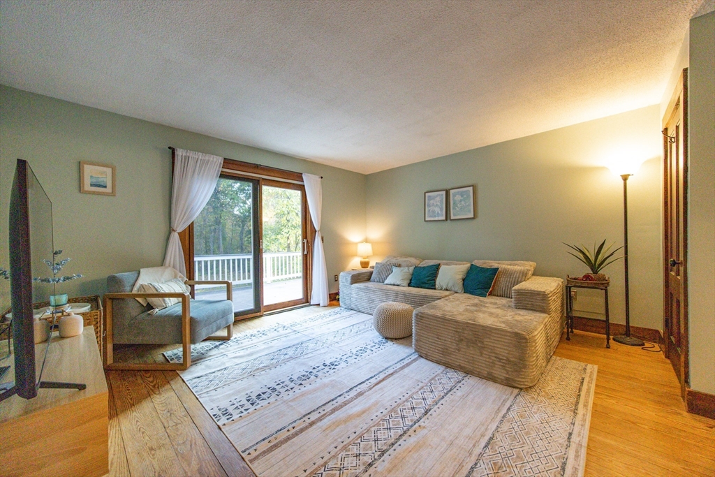 Chelmsford, Massachusetts 01863, United States, 3 Bedrooms Bedrooms, ,1 BathroomBathrooms,Residential,Active,234676