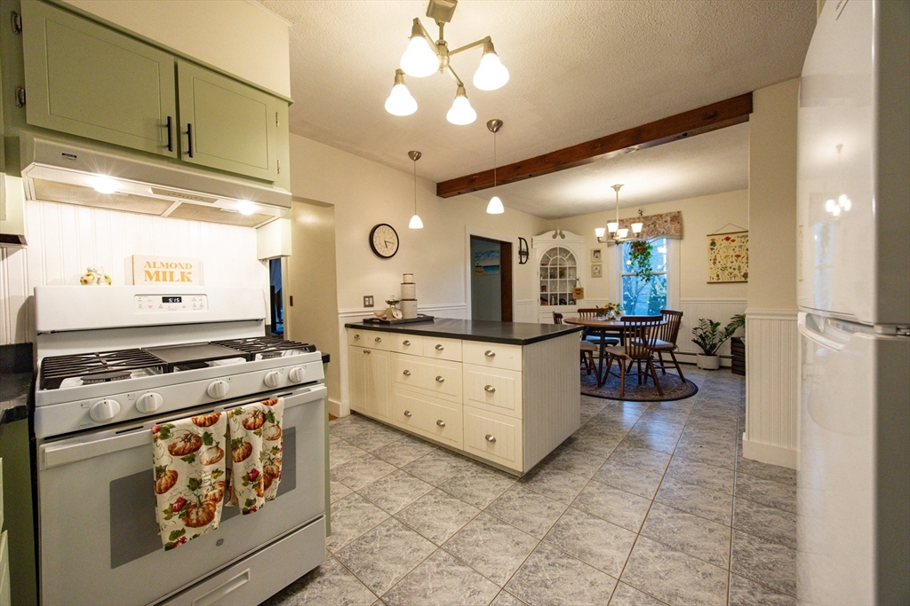 Chelmsford, Massachusetts 01863, United States, 3 Bedrooms Bedrooms, ,1 BathroomBathrooms,Residential,Active,234676