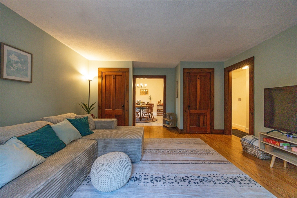 Chelmsford, Massachusetts 01863, United States, 3 Bedrooms Bedrooms, ,1 BathroomBathrooms,Residential,Active,234676