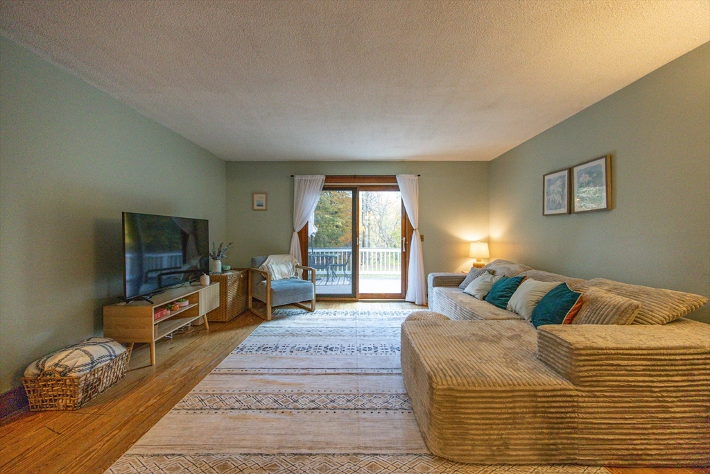 Chelmsford, Massachusetts 01863, United States, 3 Bedrooms Bedrooms, ,1 BathroomBathrooms,Residential,Active,234676