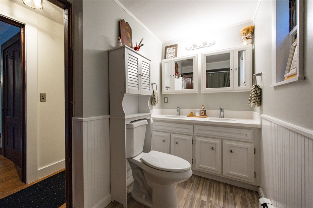 Chelmsford, Massachusetts 01863, United States, 3 Bedrooms Bedrooms, ,1 BathroomBathrooms,Residential,Active,234676