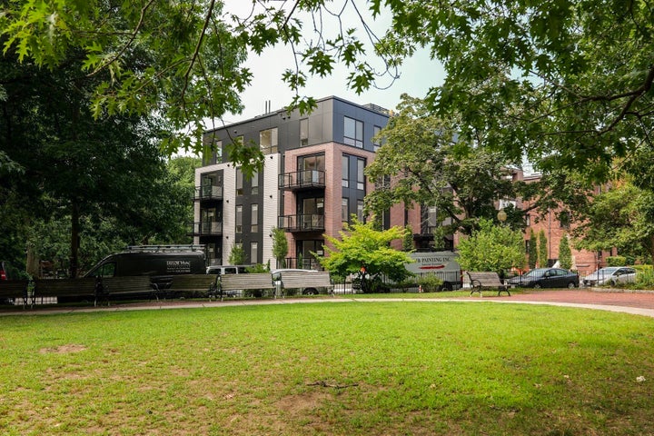 Photo 1 of 11 — 80 Vernon #2-B Unit #2-B, Brookline, MA 02446