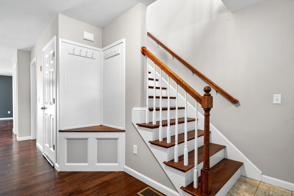 498 Hilldale Ave 498