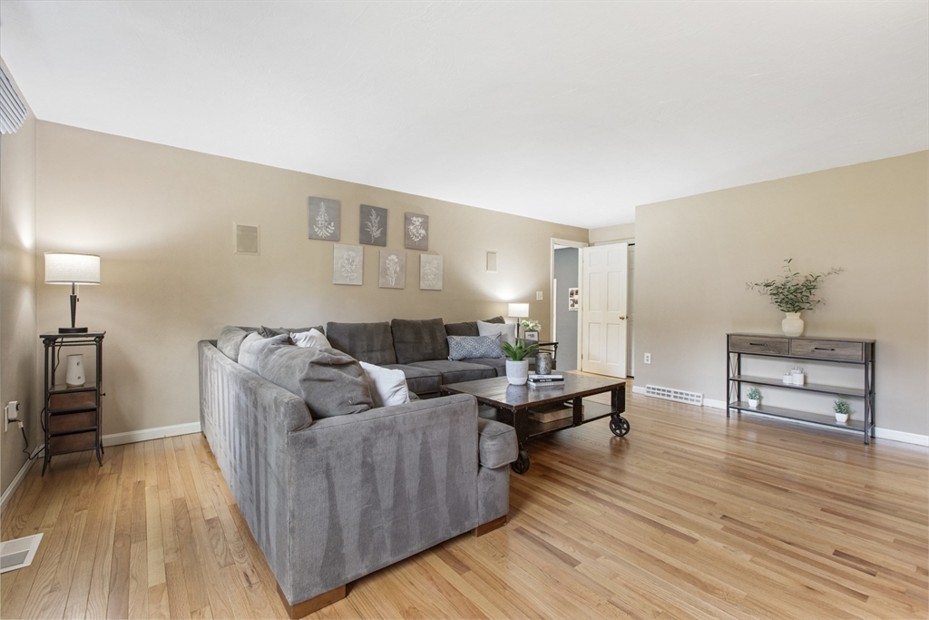 16 Blueberry Hill Rd
