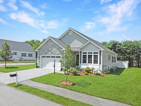 23 Country Club Cir 23 Methuen MA 01844