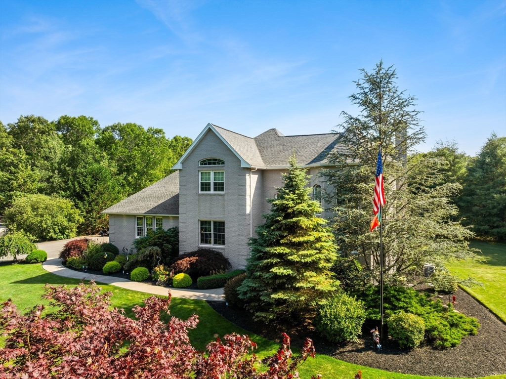 1276 Old Fall River Rd