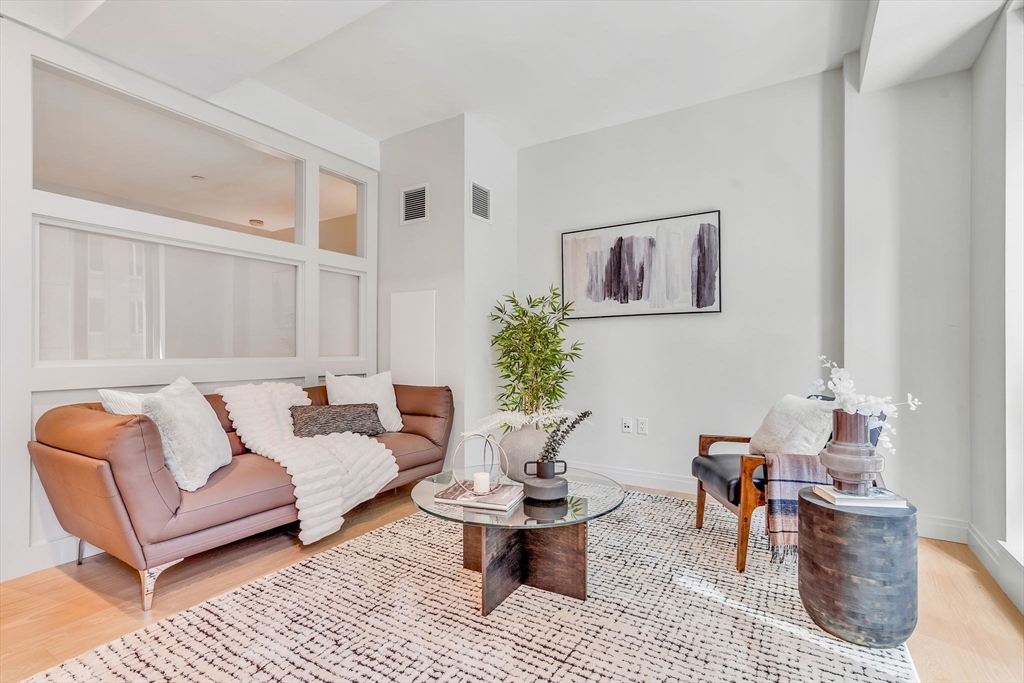 135 Seaport Blvd 612