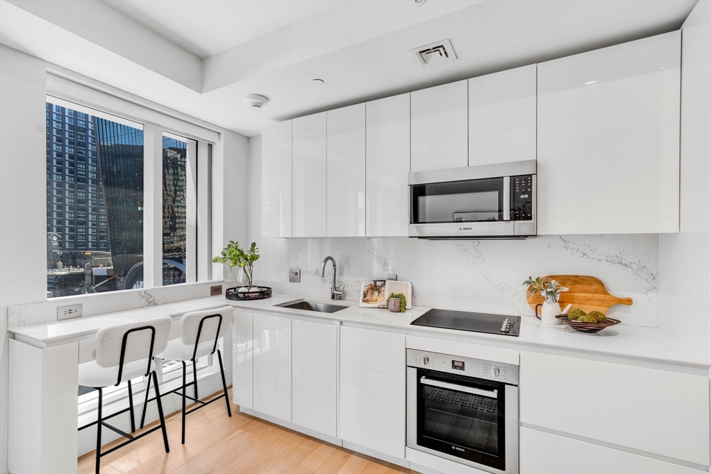 135 Seaport Blvd 612
