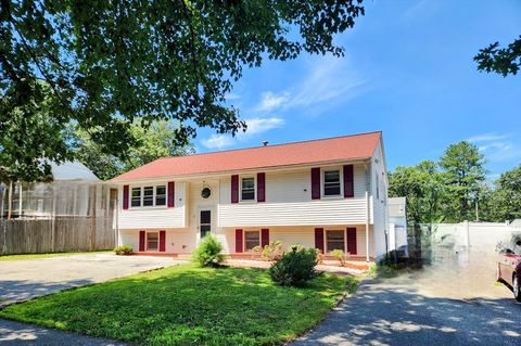 22 Osceola Ln Billerica MA 01821