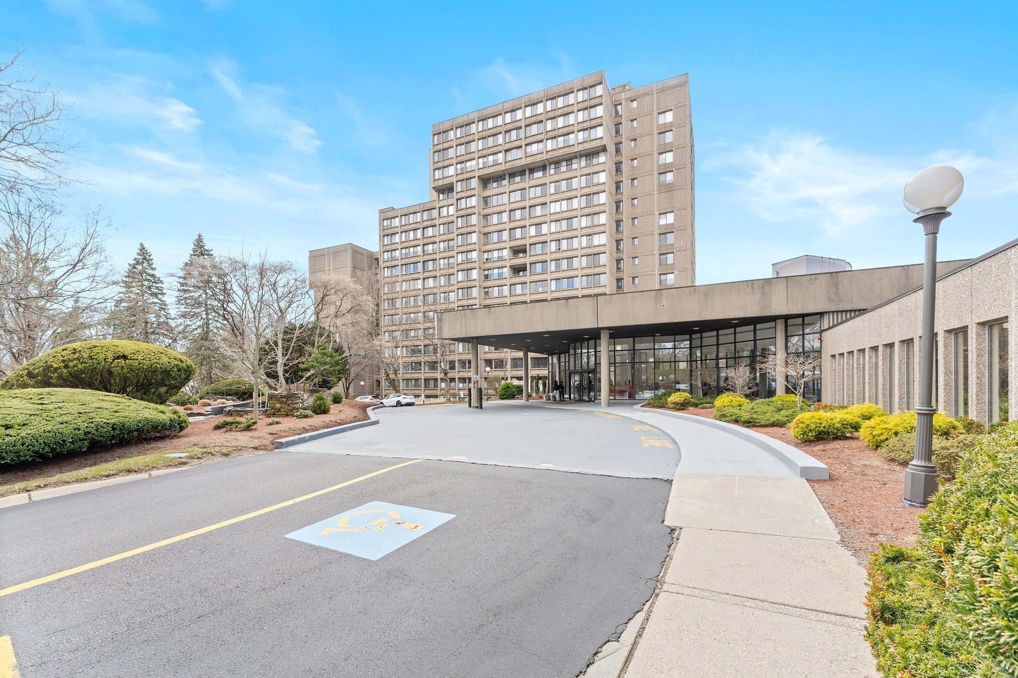 250 Hammond Pond Parkway 812 N