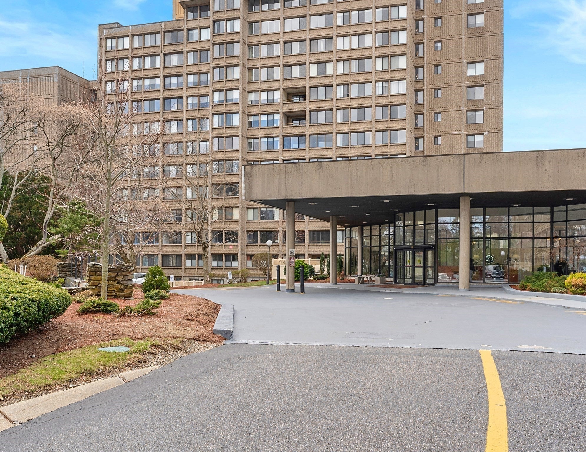 250 Hammond Pond Parkway 812 N