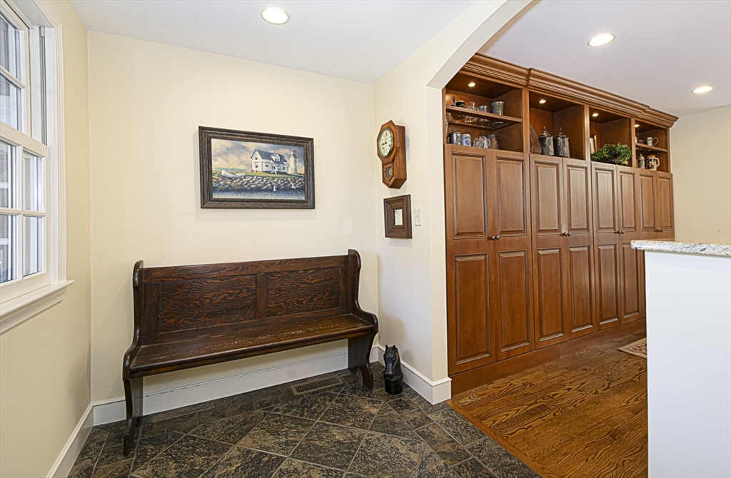 93 Winfield Rd
