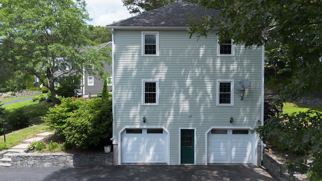 9 Heidi Ln