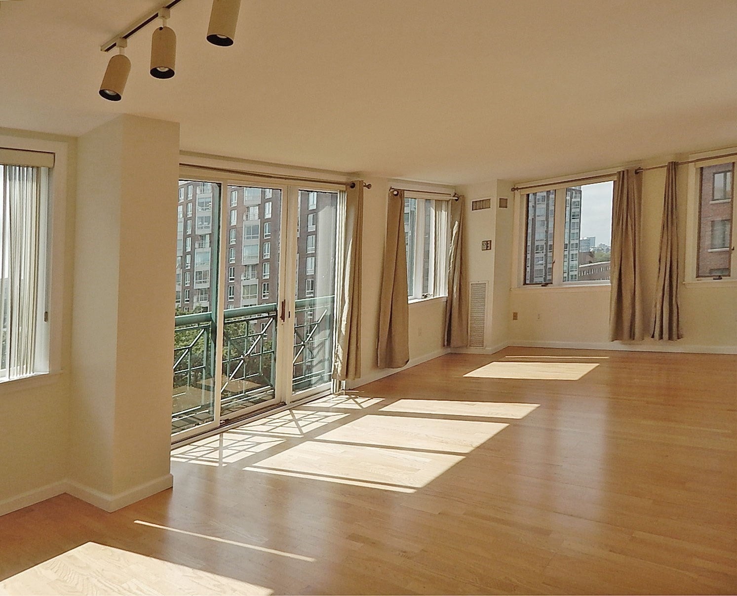 10 Rogers St