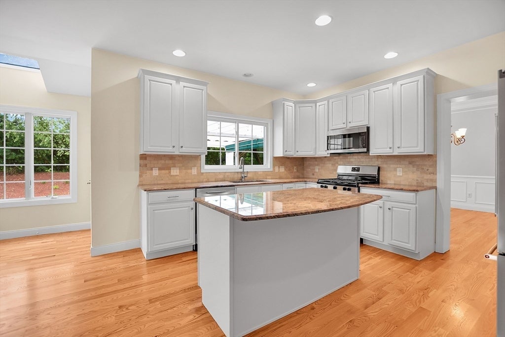7 Whitehall Way