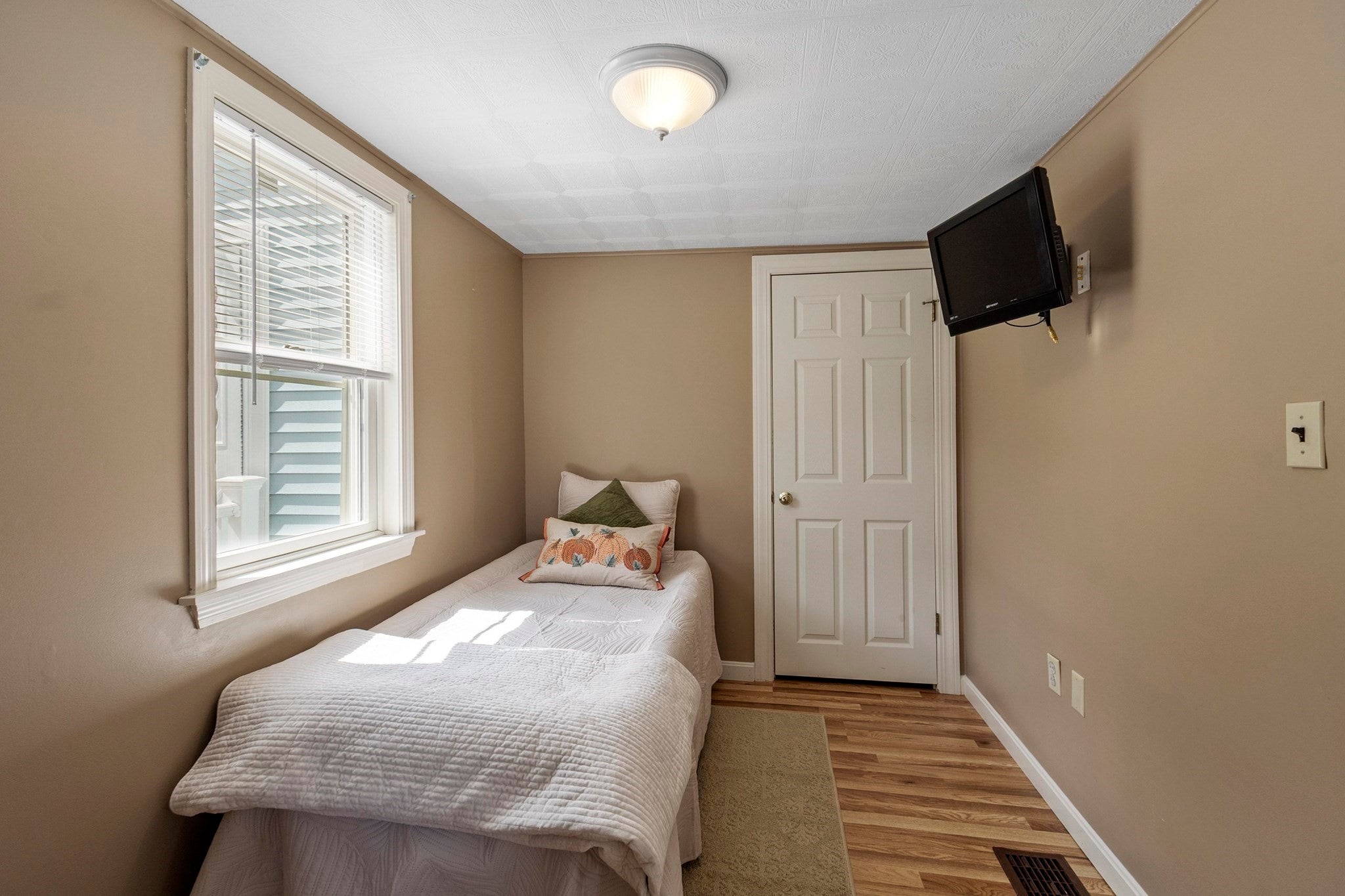 142 Bridle Road, Billerica, MA Photo #5