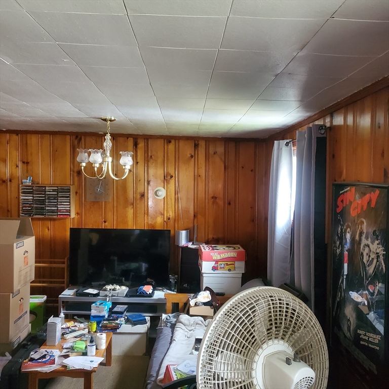 27 Halborn St