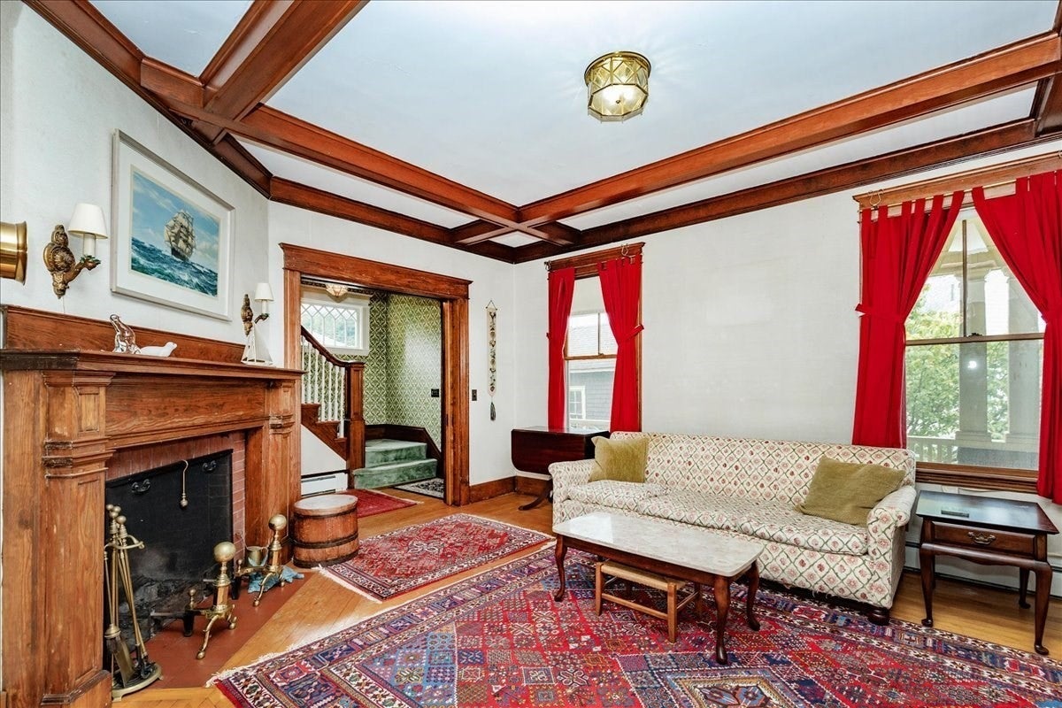 7 Intervale Rd