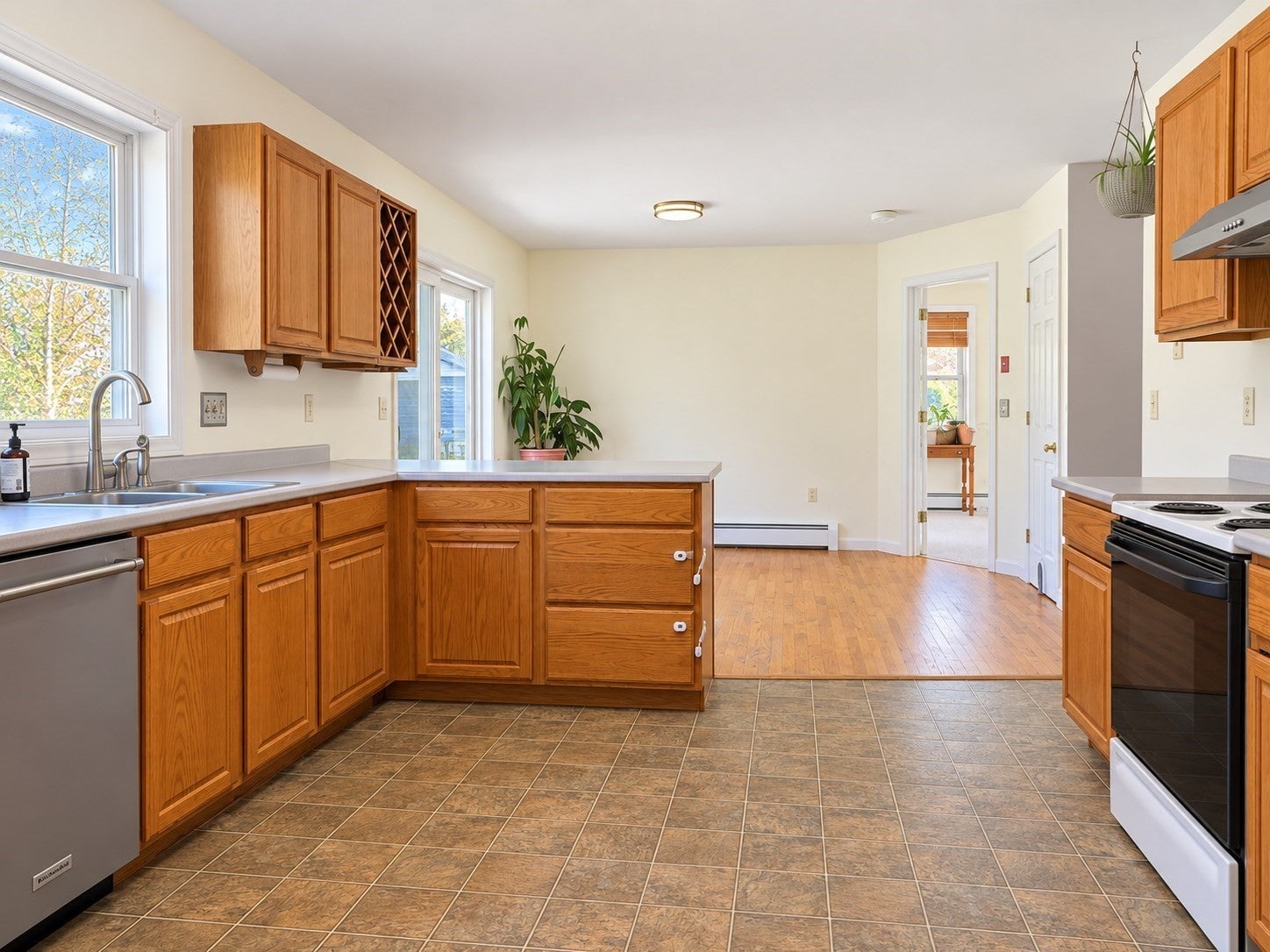 9 Sarah Ln, Belchertown, MA Photo #9
