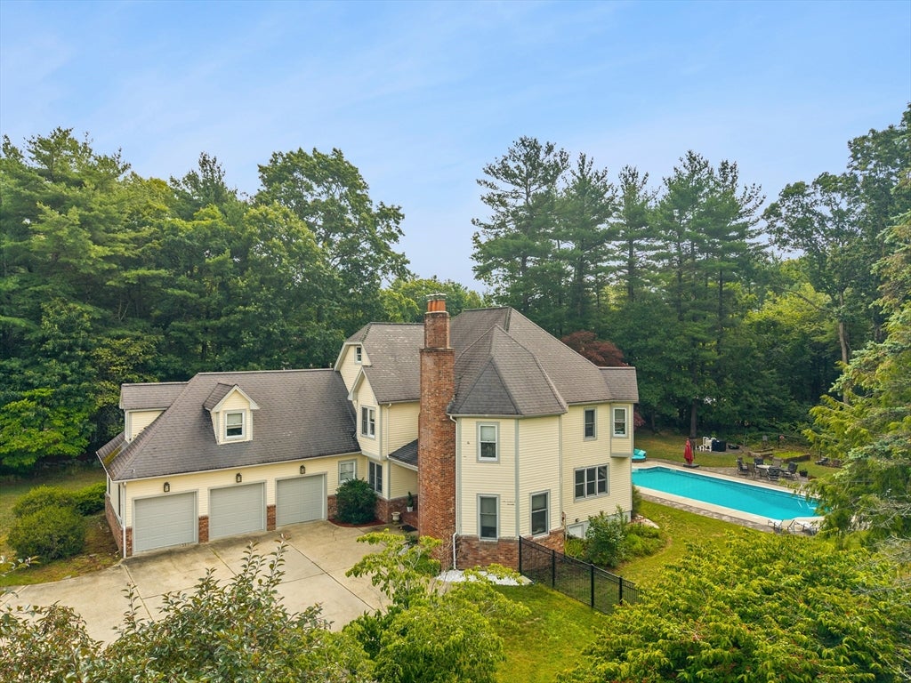 105 Lounsbury Dr