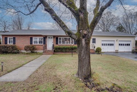12 Upland Rd Newburyport MA 01950