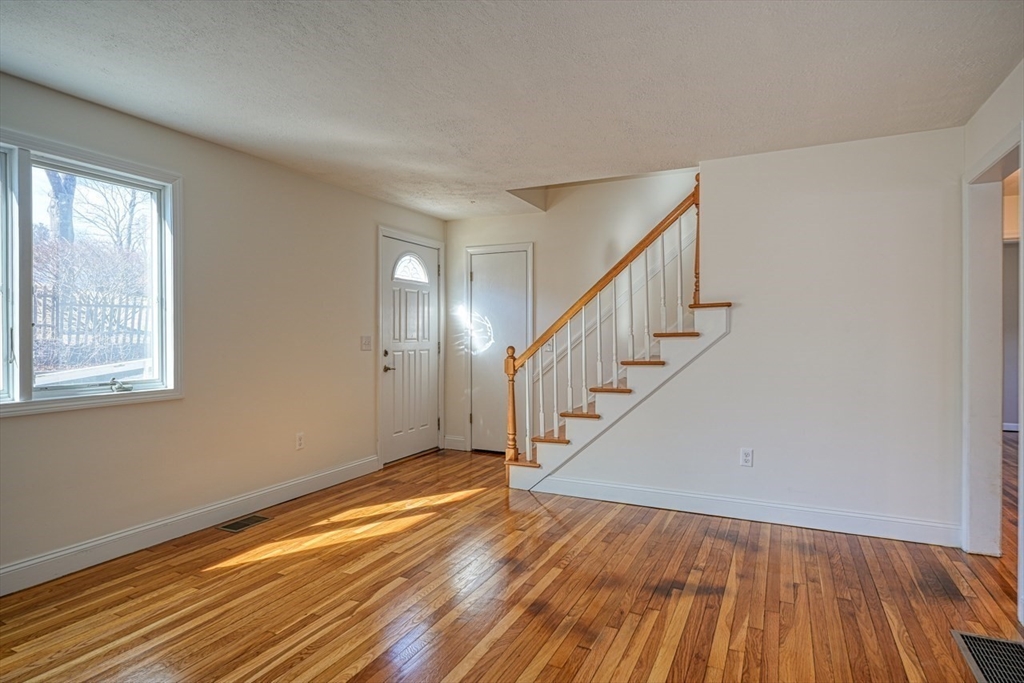 8 Crestview Dr