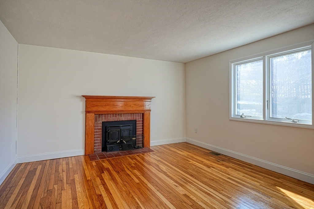8 Crestview Dr