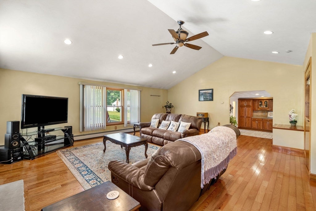 45 Oxford Rd, Tewksbury, MA, 45 Oxford Rd, Tewksbury, MA Photo #9