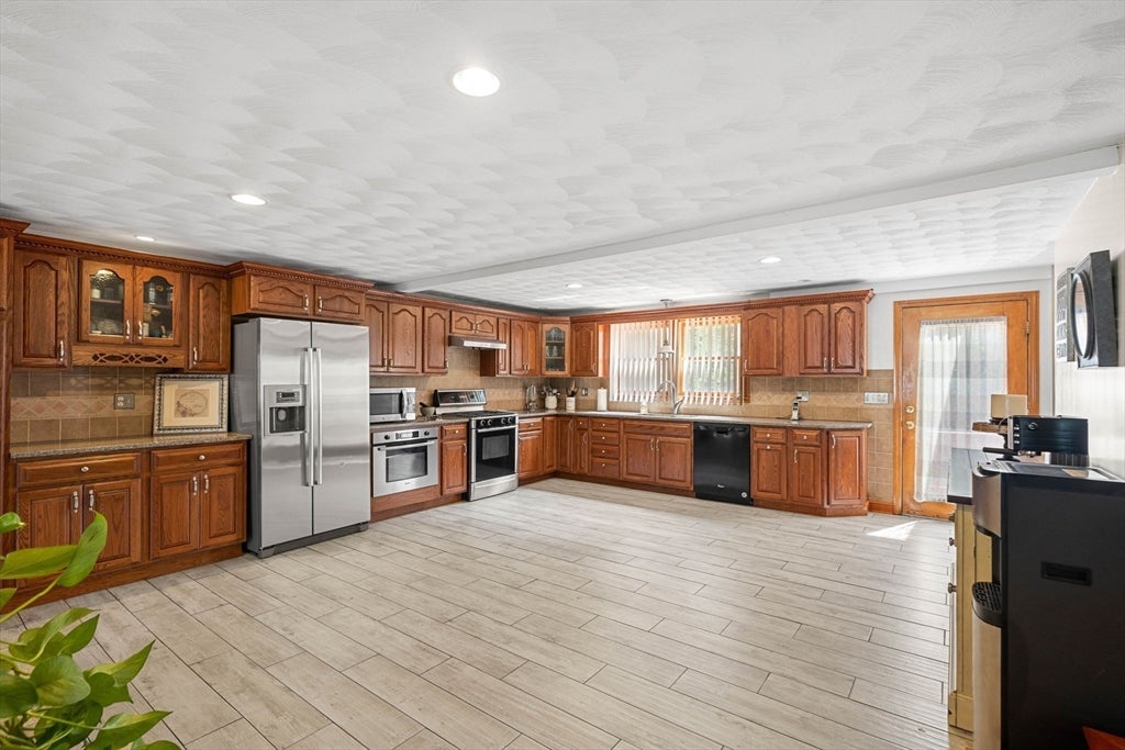 45 Oxford Rd, Tewksbury, MA, 45 Oxford Rd, Tewksbury, MA Photo #8