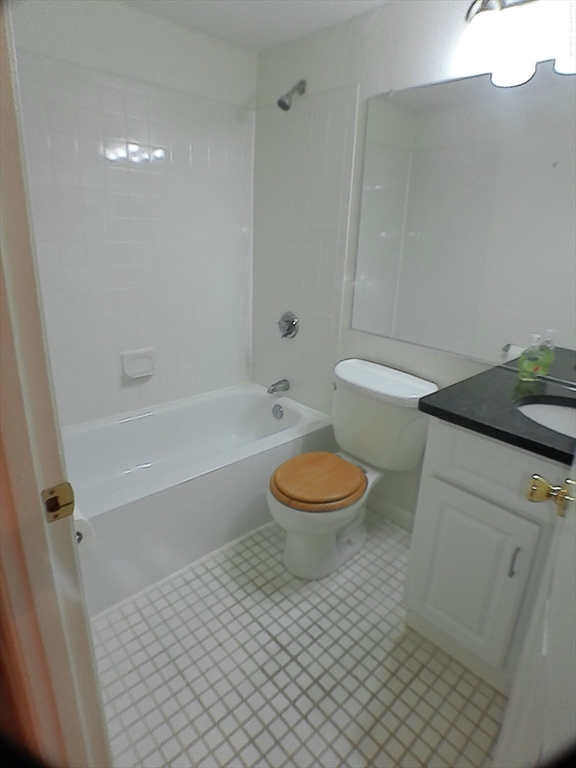 Gloucester, Massachusetts 01930, United States, 1 Bedroom Bedrooms, ,1 BathroomBathrooms,Residential,Active,161058