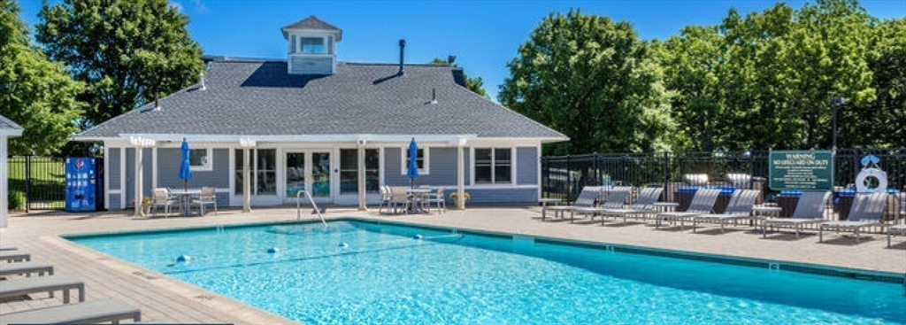 Gloucester, Massachusetts 01930, United States, 1 Bedroom Bedrooms, ,1 BathroomBathrooms,Residential,Active,161058