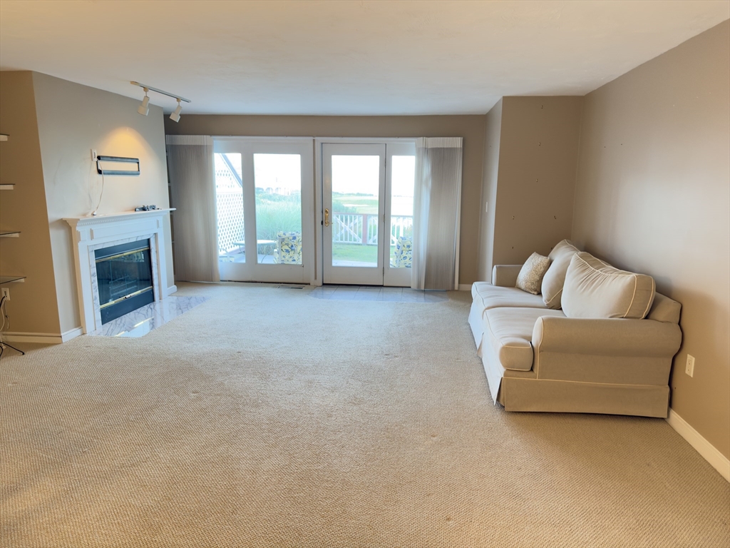 6 Sea Cliff Dr 6