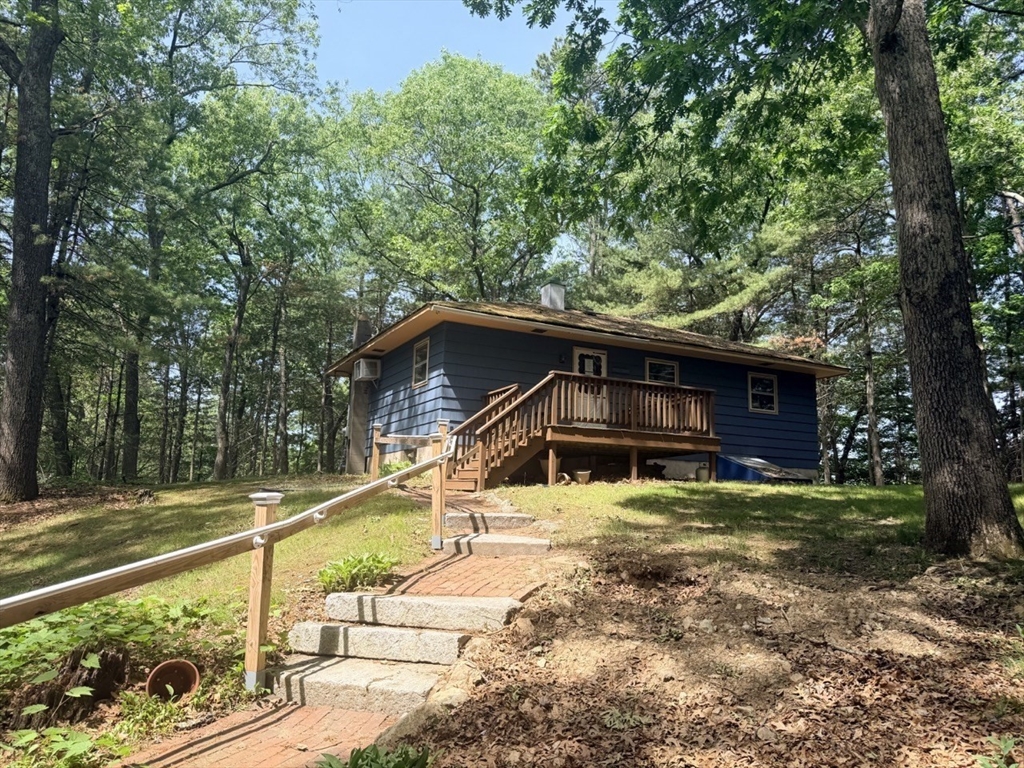 8 Molloy Rd