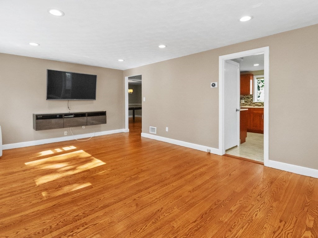 81 Wetherbee Road, Waltham, MA Photo #11