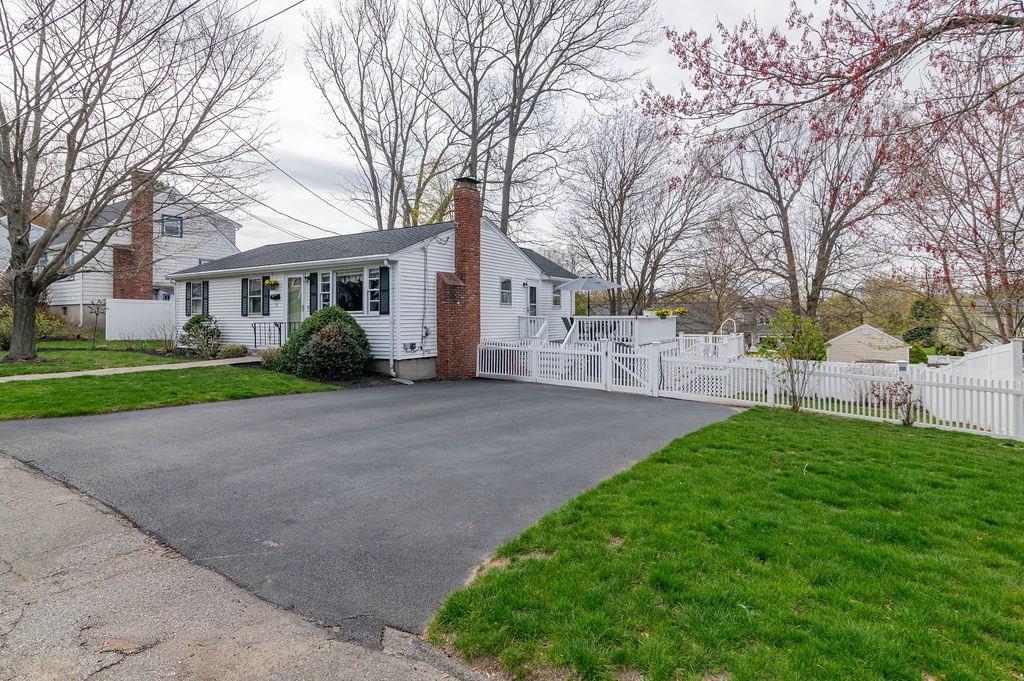 30 Lillian Rd