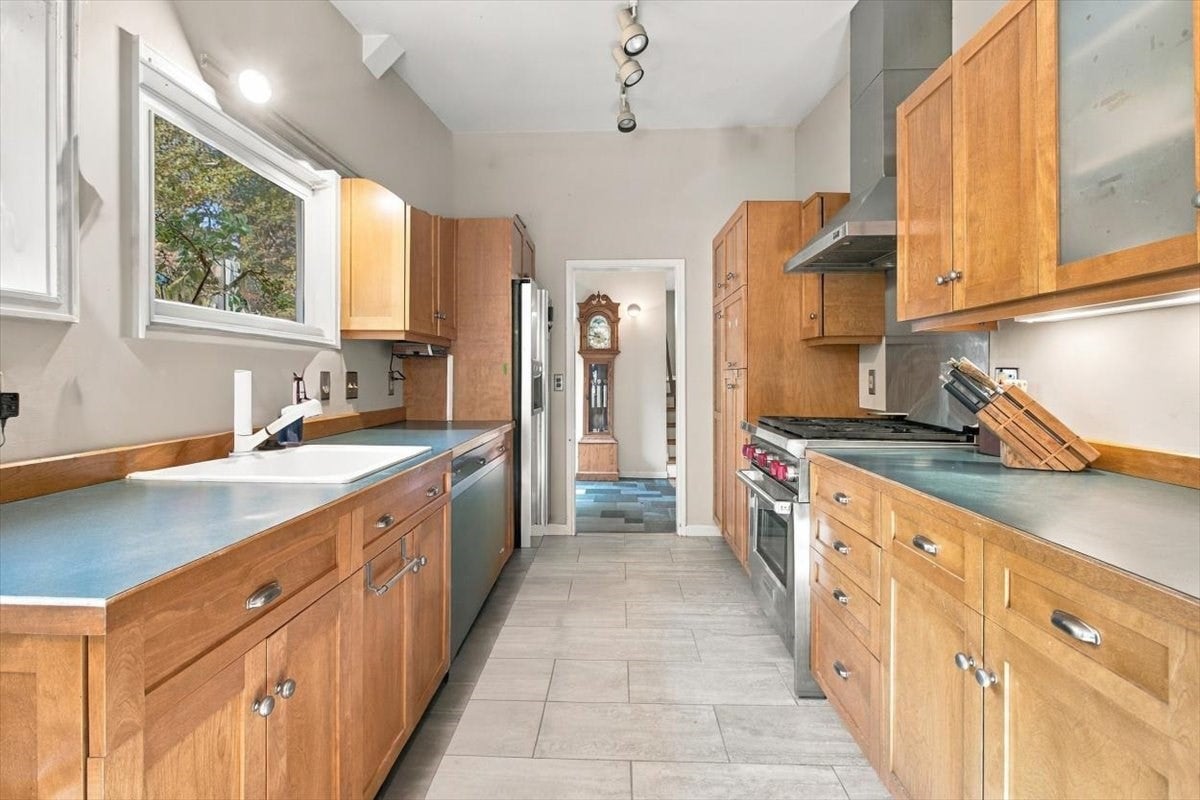 9 Kent Rd, Norwood, MA Photo #4