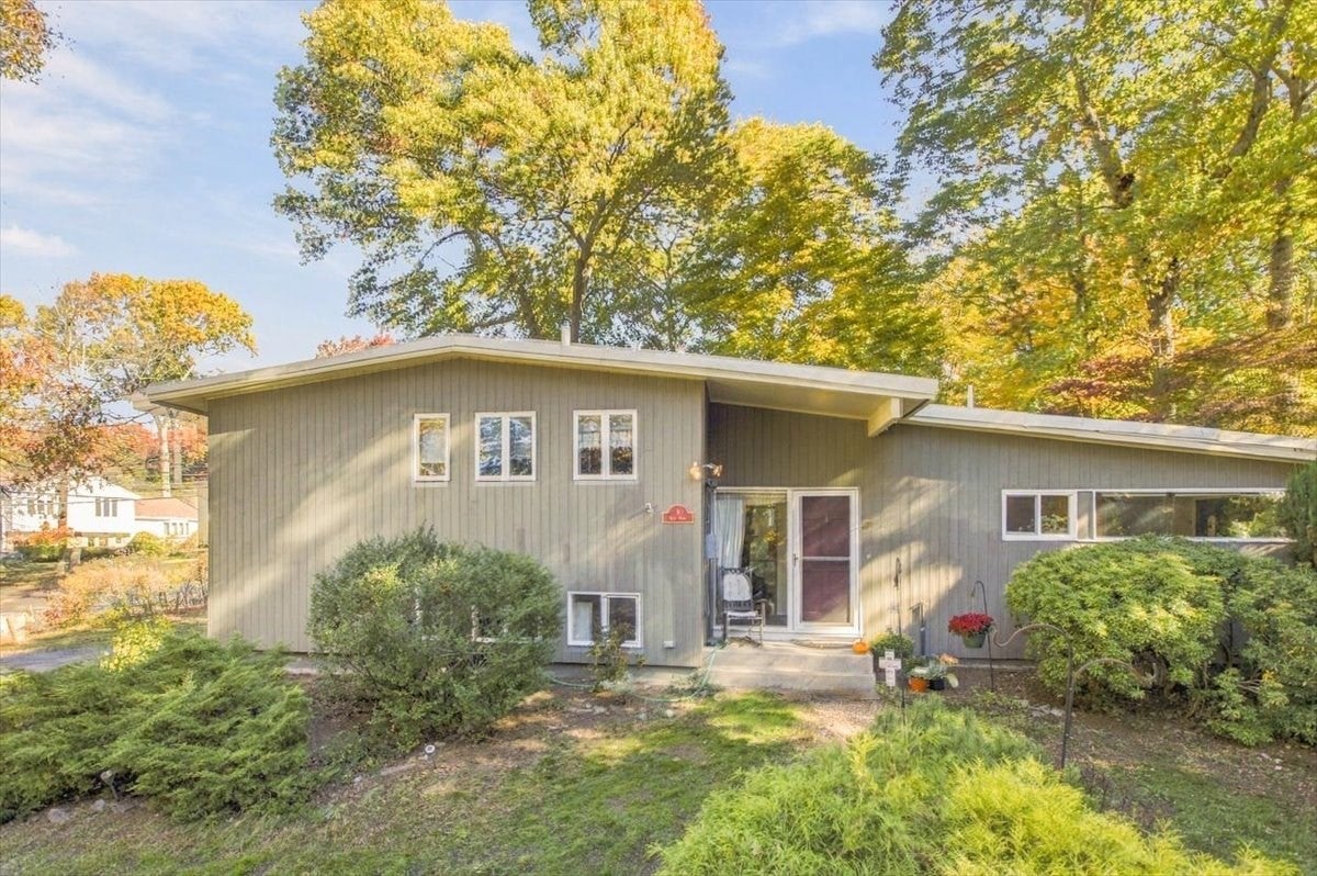 9 Kent Rd, Norwood, MA Photo #1