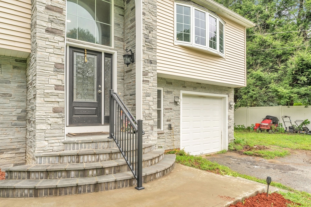15 Bailey St