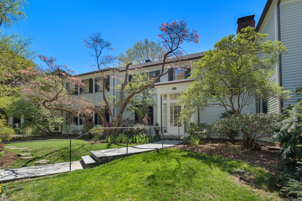 21 Sargent Crossway