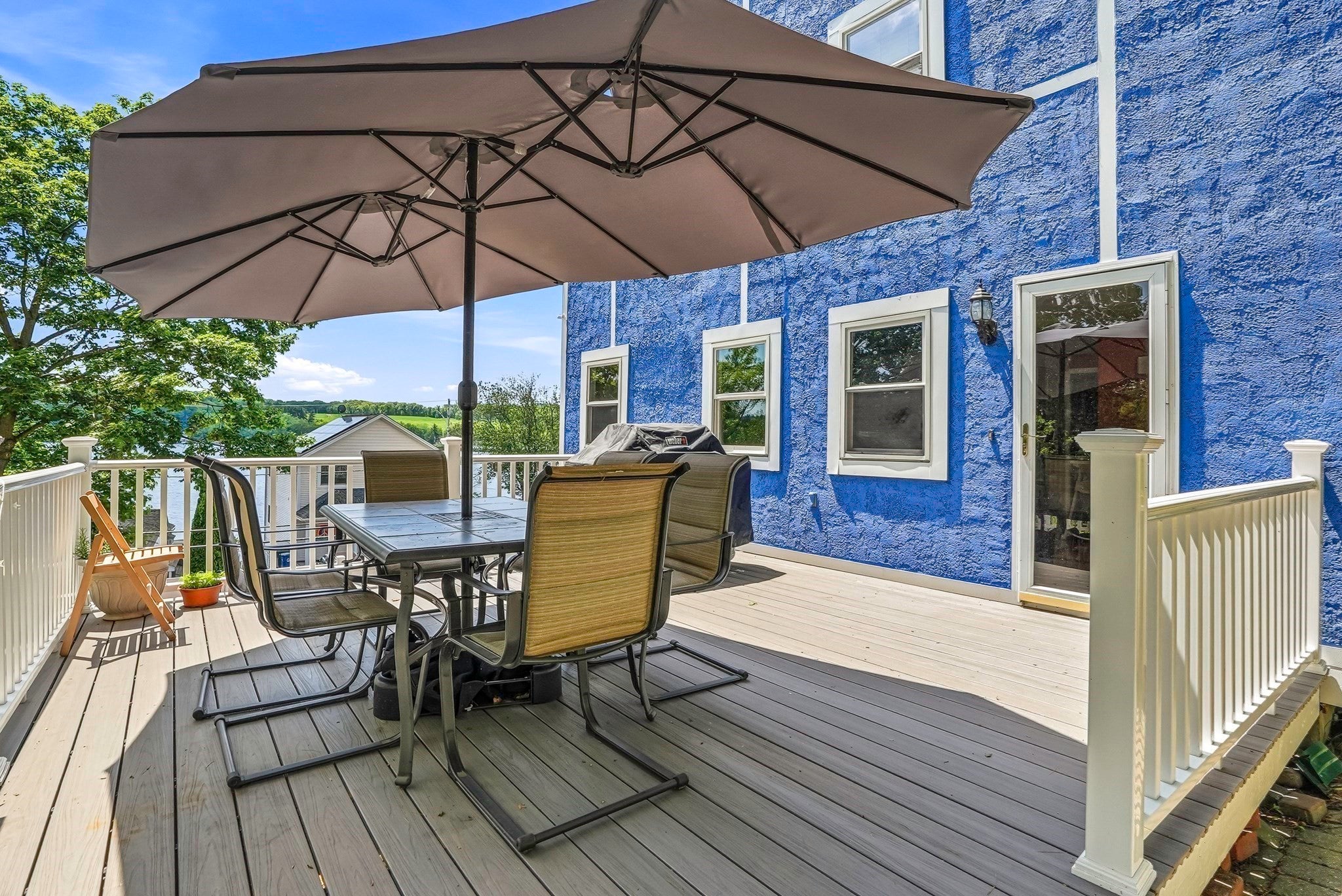 50 Lakeshore Dr